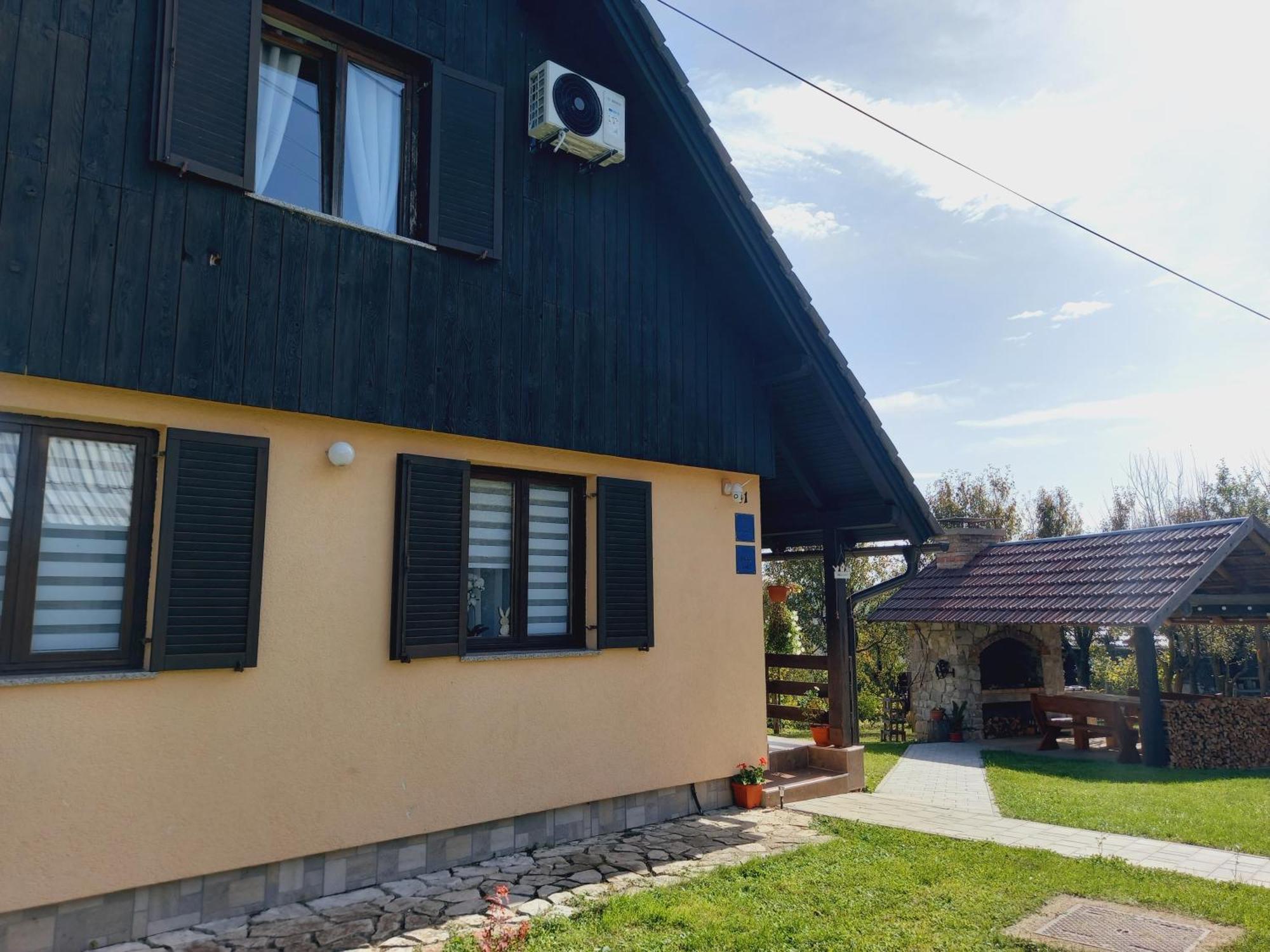 Guest House Lisina Poljanak Bagian luar foto
