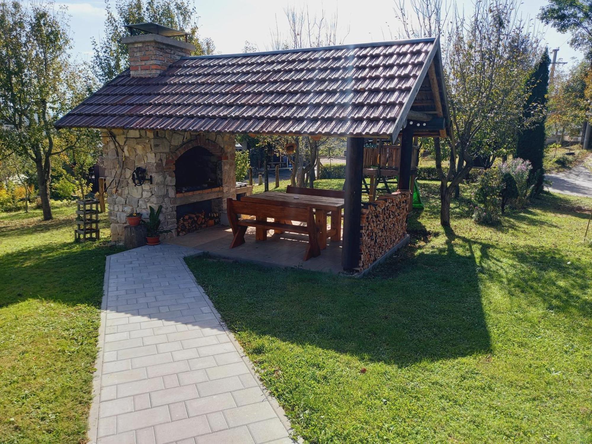 Guest House Lisina Poljanak Bagian luar foto